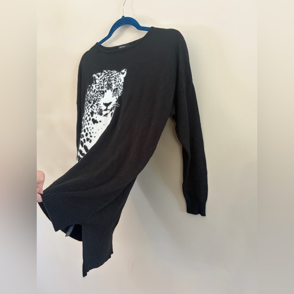 Forever 21 Black & White Leopard Jaguar Cheetah Long Sleeve Sweater Top Shirt - Picture 5 of 11